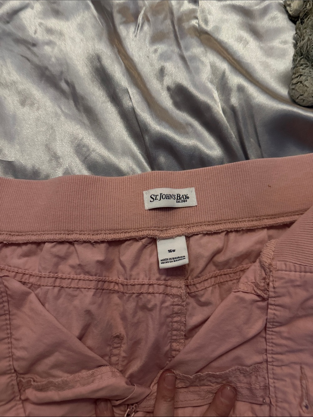 St. John's Bay Light Pink Cargo Capris - Picture 3 of 4